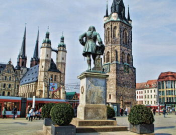 Händel Denkmal und Marktplatz in Halle/Saale, Published by Carsten Händel Denkmal und Marktkirche Unser Lieben Frauen in Halle/Saale, Published by Carsten